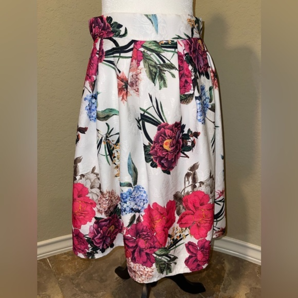 NWT Piazza Italia A line knee‎ length floral skirt